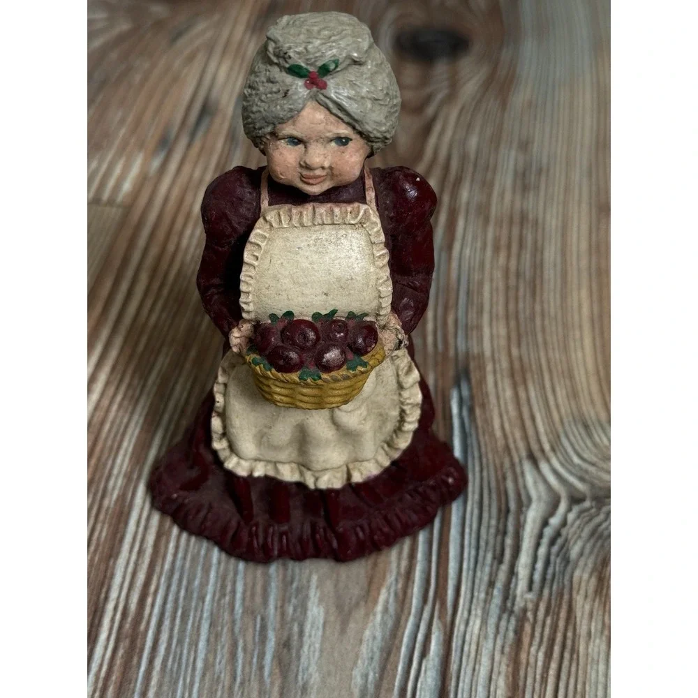 Vintage Mrs. Claus Figure 5